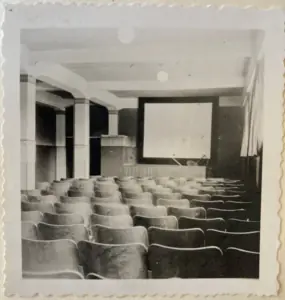Innenansicht-Tonfilmbuehne-285x300