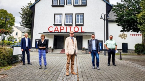 Blockbusters, bistro and beds – The “New Capitol” in Bad Berleburg’s town center aims to turn a visit to the cinema into a true experience once again. This also includes a bistro across two floors and a new stage.