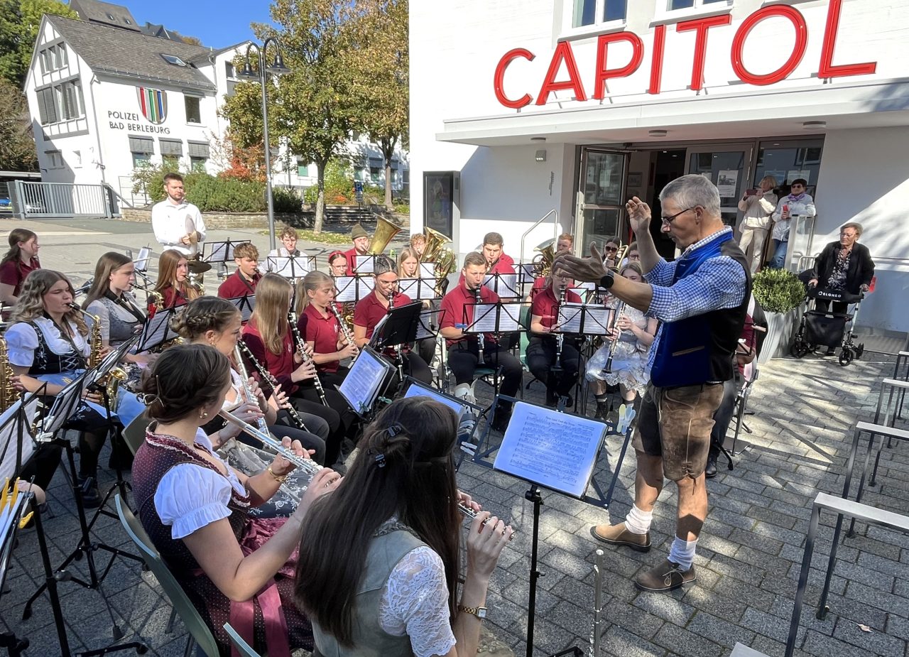 Perfect Weather, Brass Band Music and Bavarian Specialties at the Sunday Morning Concert