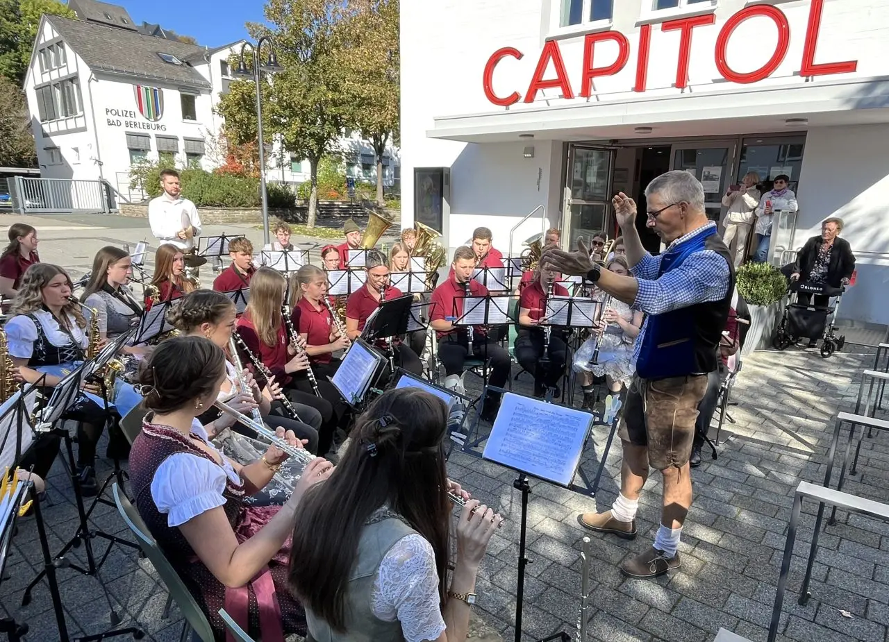 Perfect Weather, Brass Band Music and Bavarian Specialties at the Sunday Morning Concert